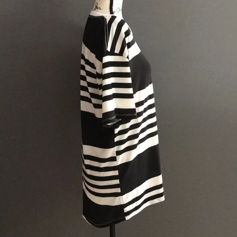 Black & White Striped Short-sleeved unisex tee | LuLaRoe Hudson - Picture 4 of 9